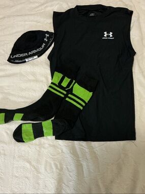 Under Armour Men’s Black Sleeveless Training Shirt, socks, cap and shorts